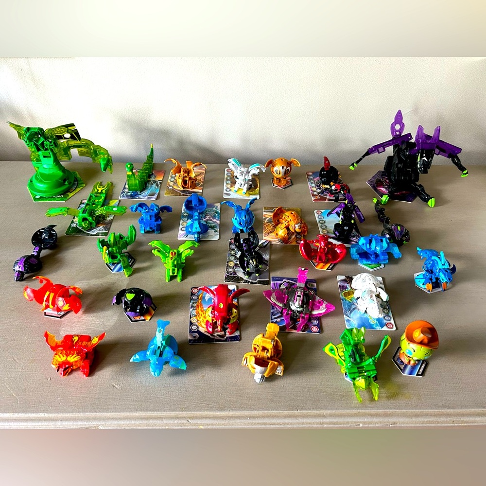Lot of 31 Bakugan transformer toys